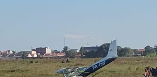 Avião de pequeno porte faz pouso forçado no aeroporto de João Pessoa