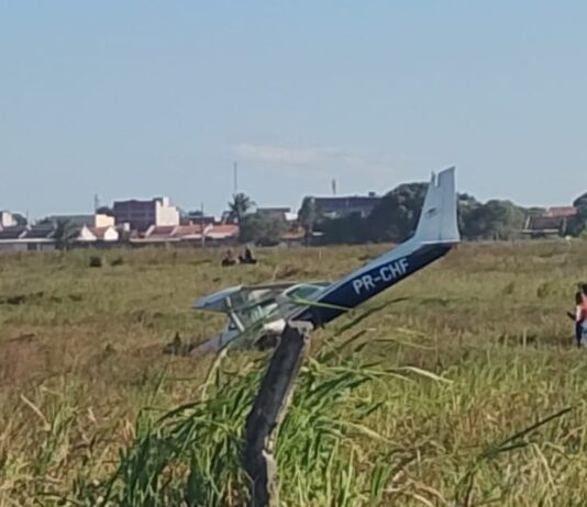 Avião de pequeno porte faz pouso forçado no aeroporto de João Pessoa