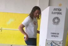 Ao votar em Campina Grande, Veneziano destaca reação de eleitores pró-Lula