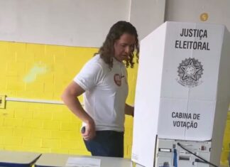 Ao votar em Campina Grande, Veneziano destaca reação de eleitores pró-Lula