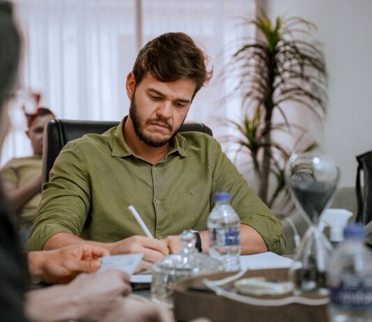 Bruno anuncia que edital do concurso público de Campina Grande será divulgado em maio