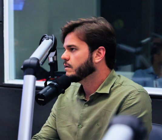 Pela segunda vez, Bruno concede reajuste aos professores acima do piso nacional e reforça compromisso com a educação em Campina Grande