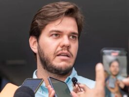 Prefeito Bruno anuncia reajuste acima do piso nacional para professores em Campina Grande