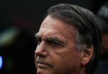 Bolsonaro apresenta crise de soluços e pressão alta após procedimento