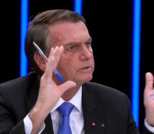 Bolsonaro diz que prisão domiciliar de Débora Rodrigues foi ‘recuo tático’ da PGR