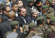 Moraes proíbe Bolsonaro de participar de eventos militares