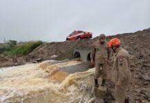 Chuvas provocam alagamentos, desabamentos e resgates em cidades da Paraíba