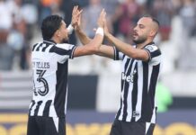 Botafogo vence Corinthians pelo Brasileirão com três de Arthur Cabral