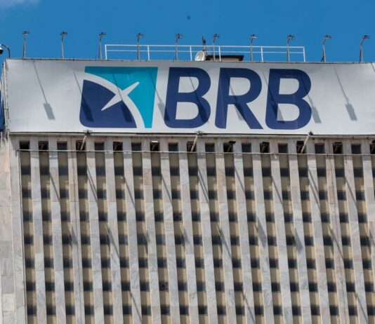 PF prende ex-presidente do BRB citado no caso do Banco Master