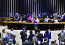 STF suspende julgamento que pode retirar mandato de sete deputados