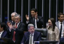 Arthur Lira cancela todas as reuniões de comissões da Câmara até o dia 20