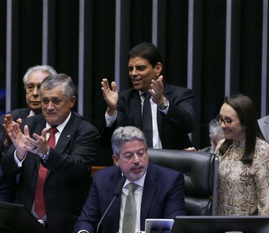 Câmara pede que STF revise decisão que suspendeu emendas parlamentares