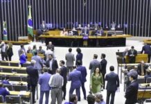 Oposição articula impeachment de Lula por supostas irregularidades no Pé-de-Meia