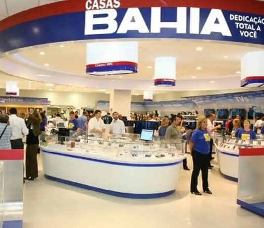 Justiça suspende demissões em massa de trabalhadores das Casas Bahia