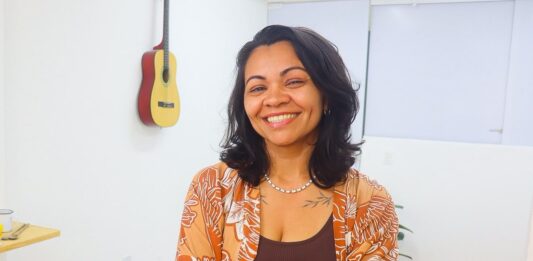 Contação de histórias e oficina criativa aproximam crianças da literatura infantil antirracista em Campina Grande