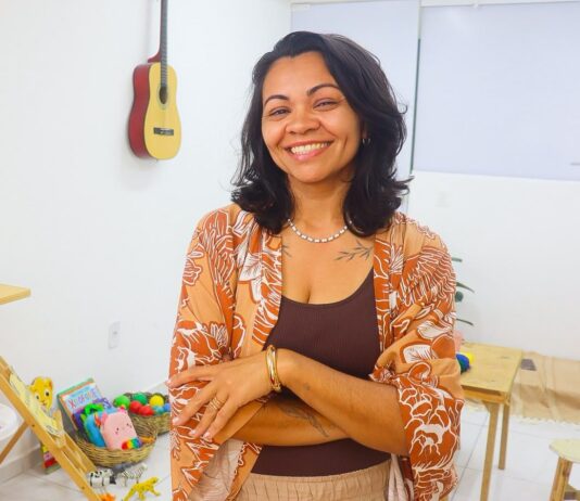Contação de histórias e oficina criativa aproximam crianças da literatura infantil antirracista em Campina Grande