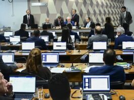 CCJ rejeita PEC que exige autorização para ação penal contra parlamentares