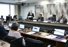 CCJ do Senado aprova PEC que acaba com jornada 6×1