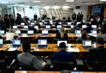 CCJ aprova fim da reeleição, mandatos de cinco anos e eleições unificadas