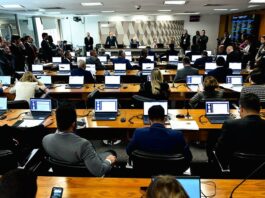 CCJ aprova fim da reeleição, mandatos de cinco anos e eleições unificadas