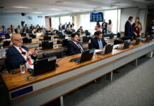 CCJ do Senado aprova PEC que limita decisões monocráticas do STF