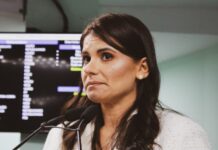 Kallyna Dias toma posse como vereadora de Campina Grande