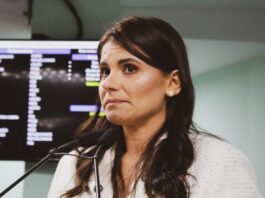 Kallyna Dias toma posse como vereadora de Campina Grande