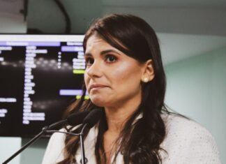 Kallyna Dias toma posse como vereadora de Campina Grande