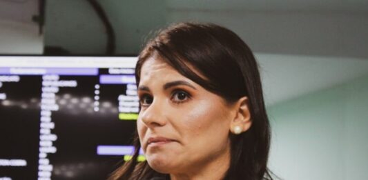 Kallyna Dias toma posse como vereadora de Campina Grande