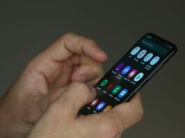 Brasileiro está falando menos de política no WhatsApp, mostra estudo