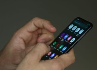 Pesquisa nacional do MEC avalia impacto da lei que regula o uso de celulares nas escolas