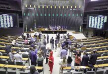Câmara aprova perdão completo a dívidas e multas de partidos políticos