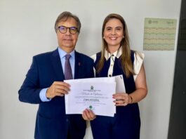 Presidente do TCE-PB é homenageado por Carol Gomes por defesa da primeira infância