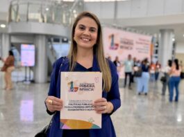 Carol Gomes reforça compromisso com a primeira infância em seminário estadual sobre a temática