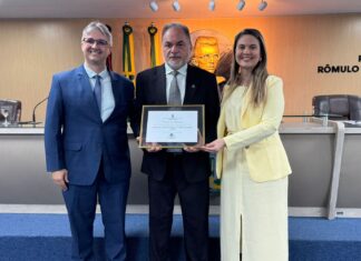 Carol Gomes promoveu Sessão Especial em homenagem aos 75 anos do Hospital Universitário Alcides Carneiro