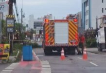 Chuva e ventania derrubam árvores e arrancam telhados em João Pessoa