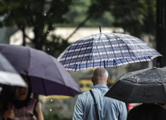 Tempestades por passagem de ciclone ainda ameaçam três estados