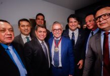 Câmara Municipal concede medalha Cidade de João Pessoa a Cícero Lucena durante inauguração da nova sede
