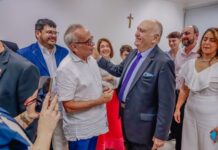 Cícero transmite cargo de prefeito ao presidente do TCE-PB, Nominando Diniz