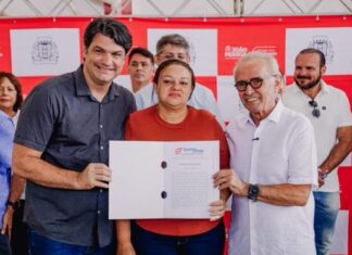 Cícero entrega moradia digna, escrituras e indenizações a famílias do Complexo Beira Rio, além de obra de contenção em Miramar