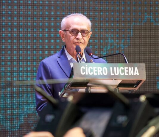 Em primeiro debate Cícero Lucena reforça compromisso com a segurança hídrica do Estado
