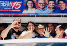 “No voto e na raça”: Cícero faz carreata histórica em João Pessoa