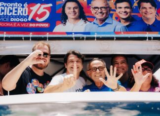“No voto e na raça”: Cícero faz carreata histórica em João Pessoa