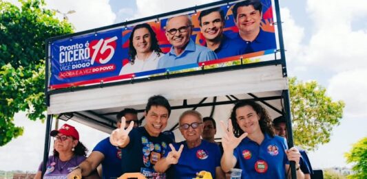 Cícero Lucena leva onda azul ao Valentina Figueiredo com a Caravana 15 e participa de plenárias na Capital
