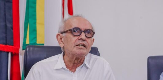 Cícero Lucena faz mistério sobre renúncia, mas espera orientação divina