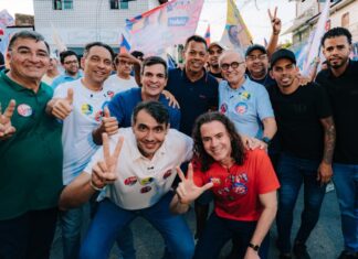 Cícero, Diogo, Veneziano, André e Romero puxam multidão em caminhada na Zona Leste de Campina