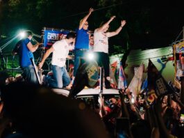 Cícero reúne uma multidão na Avenida Epitácio Pessoa durante arrastão em João Pessoa