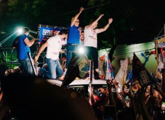 Cícero reúne uma multidão na Avenida Epitácio Pessoa durante arrastão em João Pessoa
