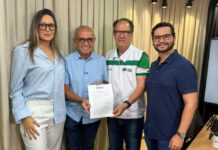 Cícero entrega Carta-compromisso com a Saúde Pública da Paraíba durante encontro com presidente do Sindicato dos Médicos