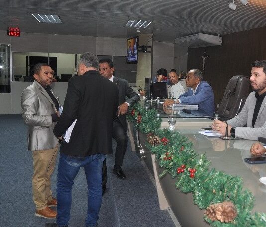 Impasse na LOA-2024 adia votação do orçamento em Campina Grande